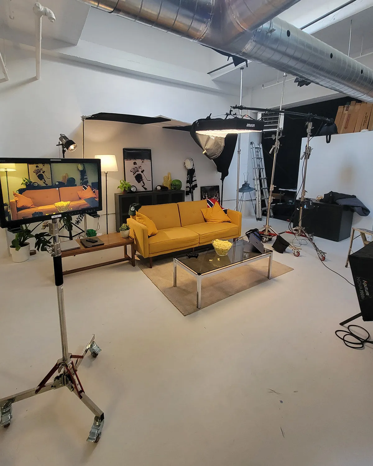 PUBLICITÉ TÉLÉ & WEB - Behind the scenes portrait 1